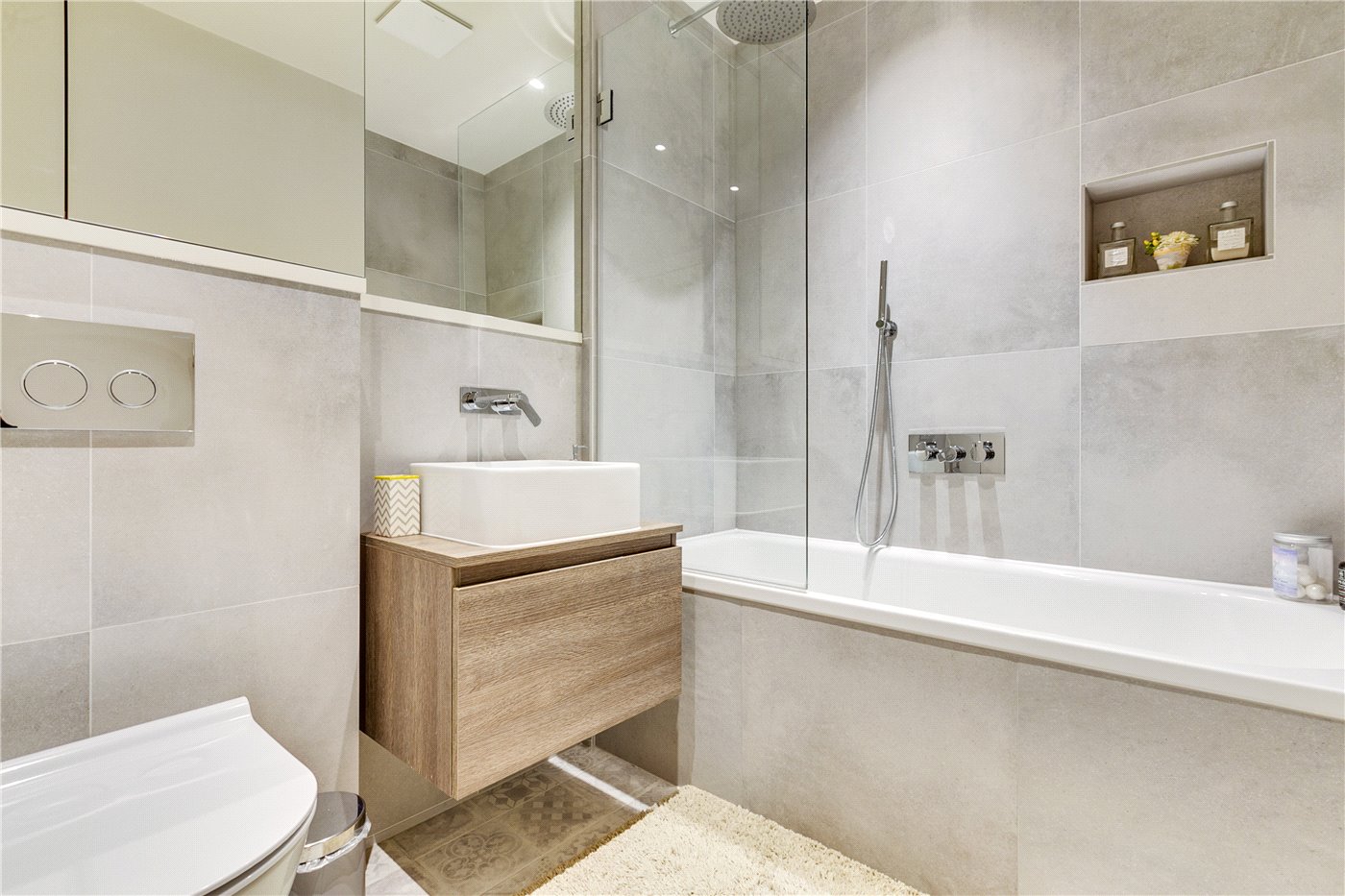 New Kings Road, Fulham/Parsons Green, London, SW6